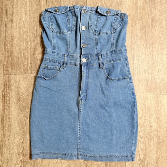 Button-Up Strapless Denim Bodycon Dress - Picture 3 of 10